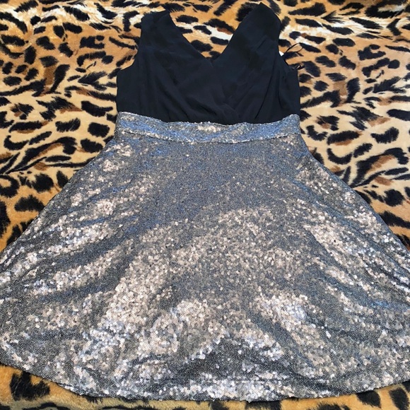 3/$30 NWT Venus Dress - Picture 5 of 12